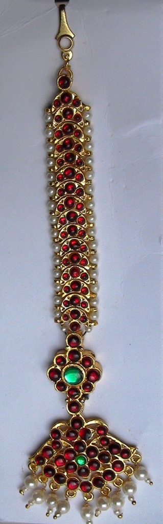 https://www.excellis.co.in/dance_jewlry//public/storage/photos/1/Products/Chandr-Tika__17218.JPG
