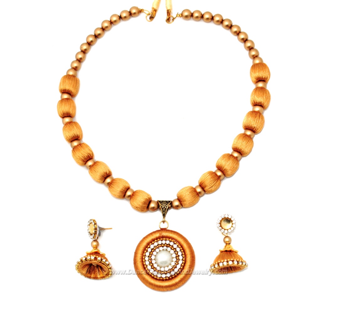 https://www.excellis.co.in/dance_jewlry//public/storage/photos/1/Products/Gold_Thread_SetCR-small__07207.jpg