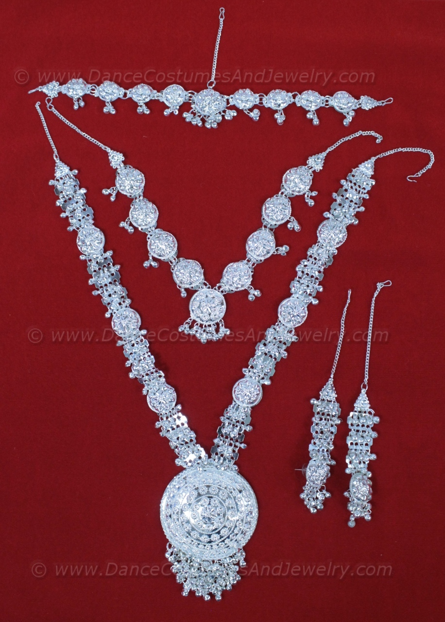 https://www.excellis.co.in/dance_jewlry//public/storage/photos/1/Products/IMG_7318-smallCR__13073.jpg