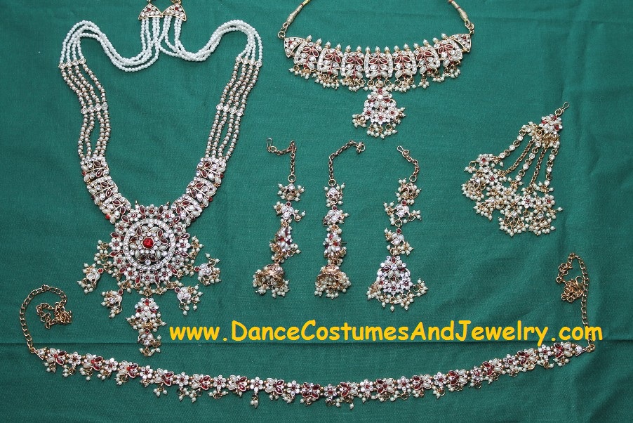 https://www.excellis.co.in/dance_jewlry//public/storage/photos/1/Products/KathakJewelrySet_HG04__22118.jpg