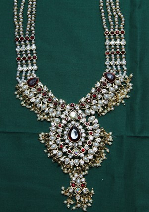 https://www.excellis.co.in/dance_jewlry//public/storage/photos/1/Products/LongChain_Kathak09__55656.jpg
