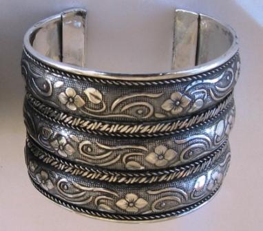 https://www.excellis.co.in/dance_jewlry//public/storage/photos/1/Products/SLVR_01-Small__73688.jpg