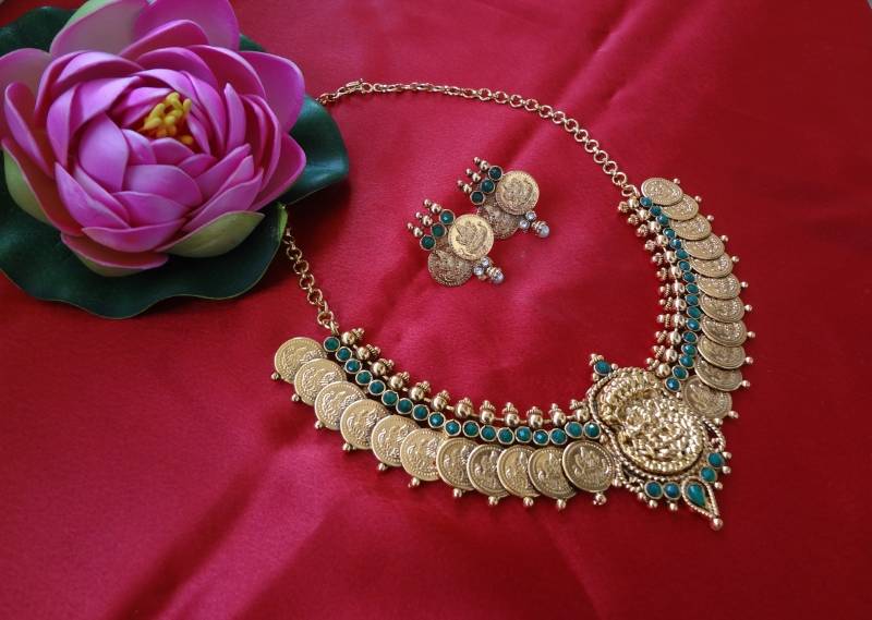 https://www.excellis.co.in/dance_jewlry//public/storage/photos/1/Products/TempleJewelry_1999_00__80236.jpg