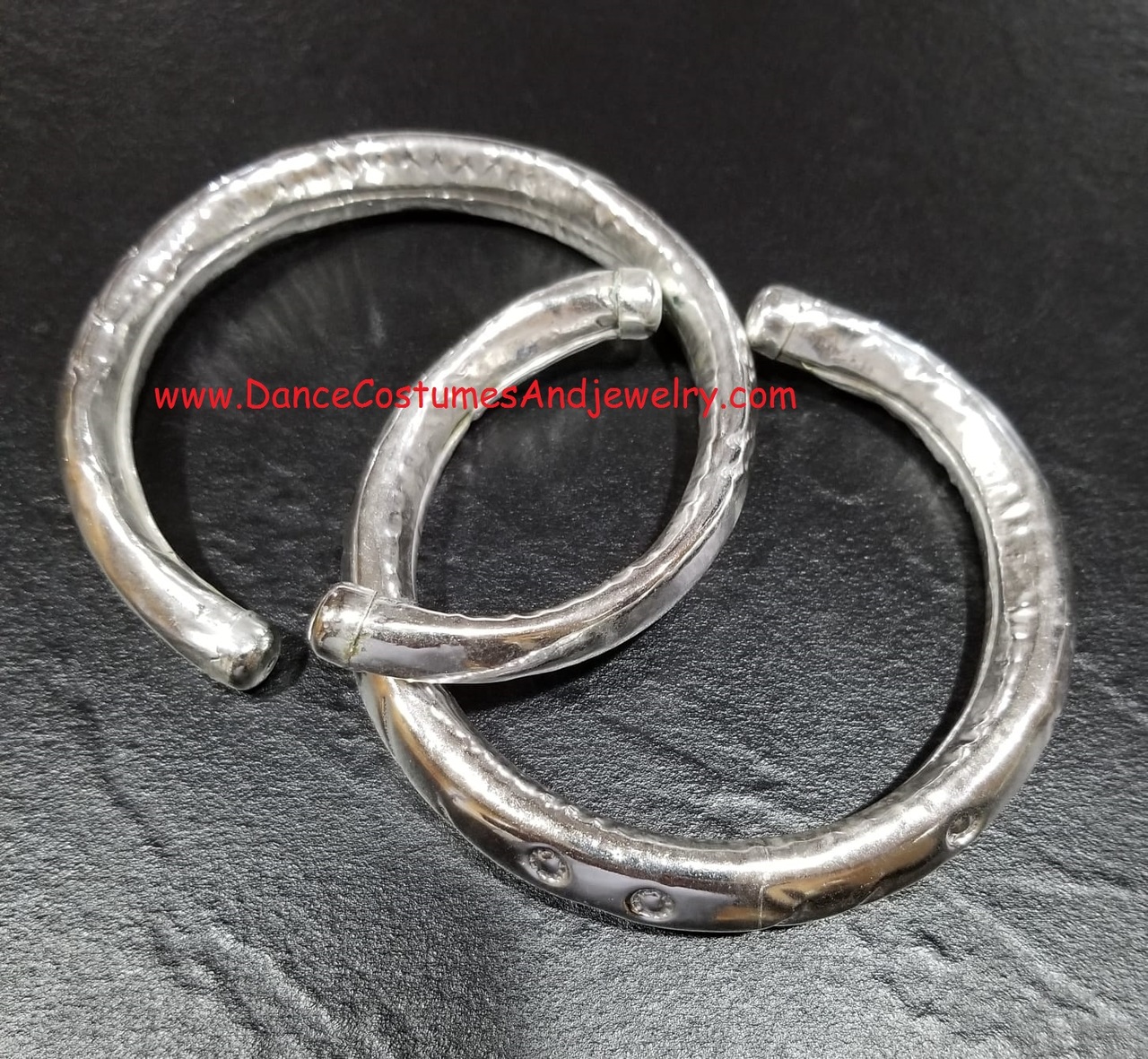 https://www.excellis.co.in/dance_jewlry//public/storage/photos/1/Products/Thick_Payal_Anklets__21013.jpg