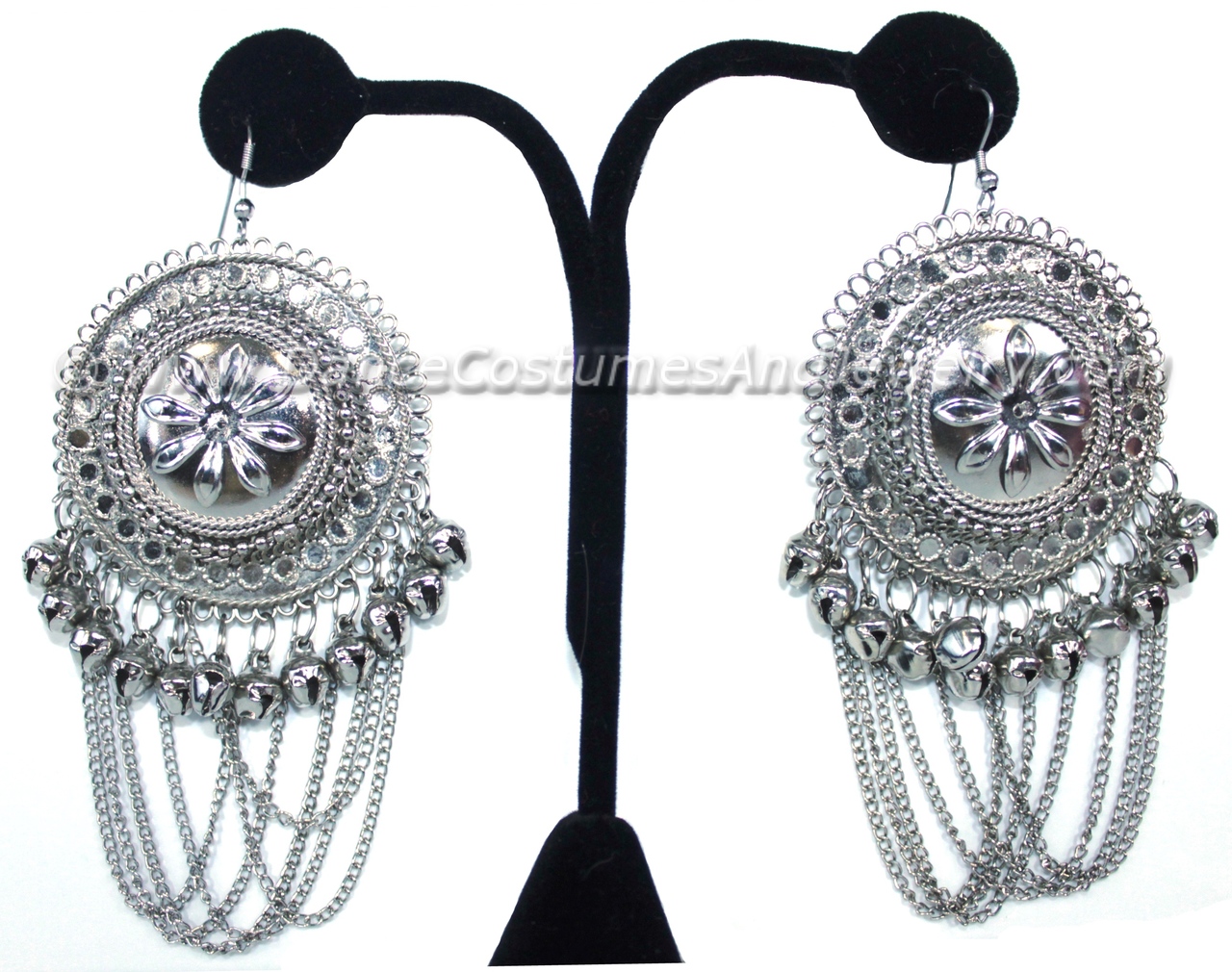 https://www.excellis.co.in/dance_jewlry//public/storage/photos/1/Products/big_white_metal_ear_ringsCSR__83703.jpg