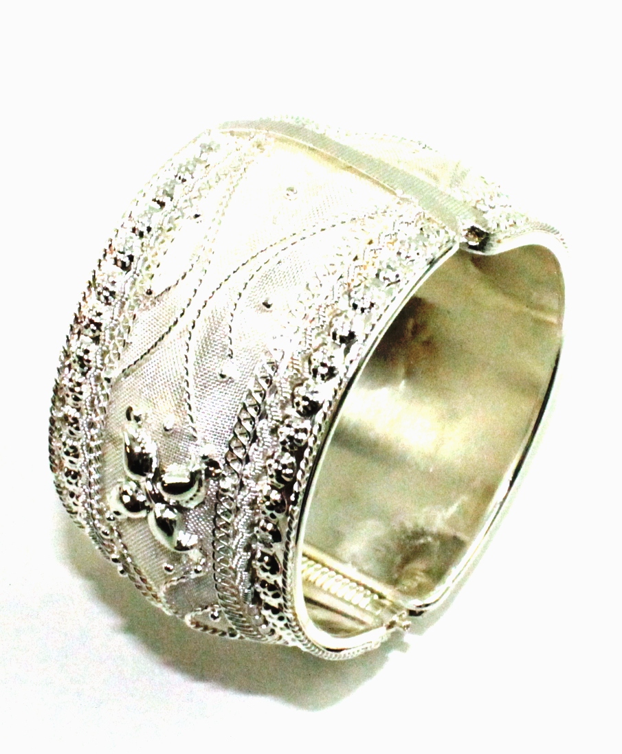 https://www.excellis.co.in/dance_jewlry//public/storage/photos/1/Products/silver_1and_5_inch_bangle__34978.jpg