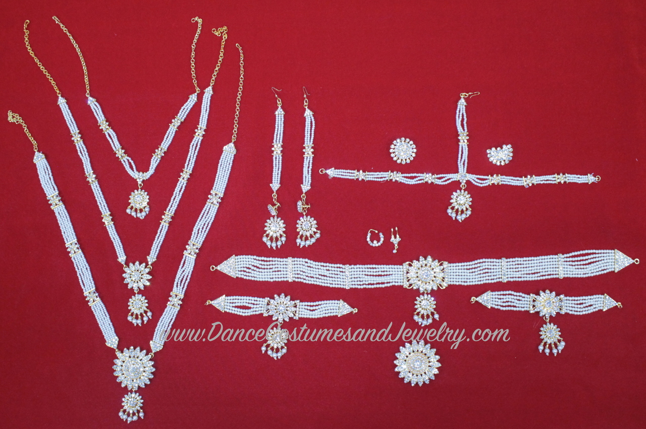 https://www.excellis.co.in/dance_jewlry//public/storage/photos/1/Products/whitepearls__69261.jpg